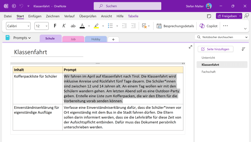 Screenshot von Microsoft OneNote für Windows: Notizbuchseite mit Tabelle zum Speichern von KI-Prompts für ChatGPT, Copilot & Co.